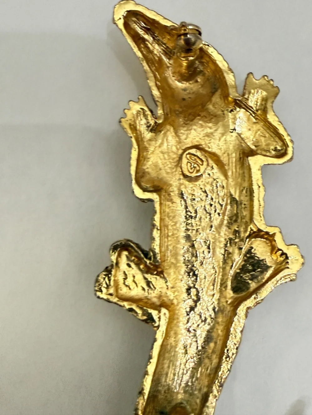 St. John Vintage 90s Gold Textured Alligator Brooch Pin Jewel Eyes
